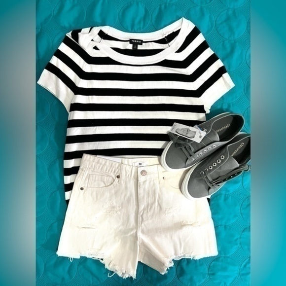 High rise Distressed denim shorts white size 25 Nordstrom - Picture 10 of 10